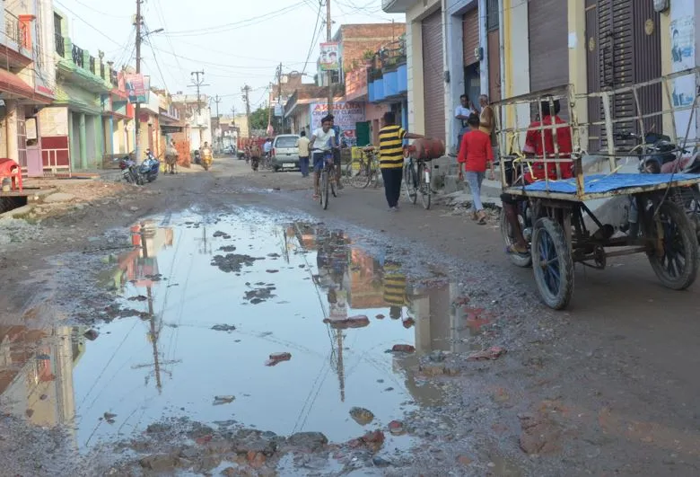 बरेली: शिवालयों के कंकड़ वाले रास्तों पर नंगे पैर गुजरेंगे कांवड़िये