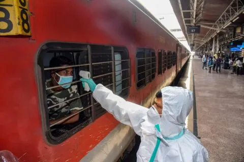 हल्द्वानी: आखिर रेलवे स्टेशनों पर शुरू हुई कोविड जांच