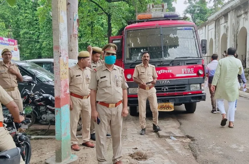 लखीमपुर खीरी: युवती के आत्मदाह की धमकी से पुलिस में खलबली