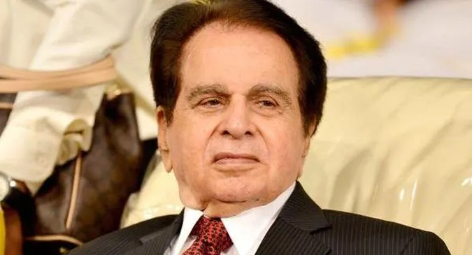 दिग्गज अभिनेता Dilip Kumar नहीं रहे, 98 साल की उम्र में ली अंतिम सांस
