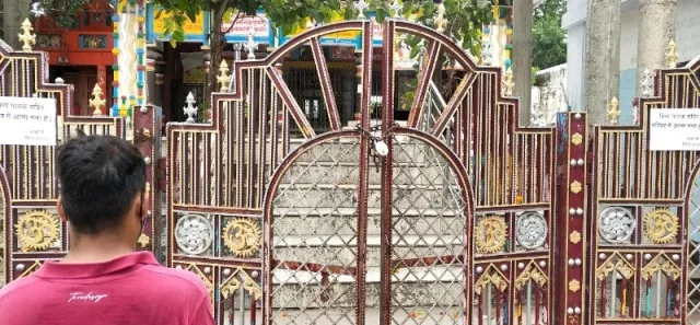 लखीमपुर खीरी: शिवालयों पर लटकते रहे ताले, पुलिस का रहा पहरा