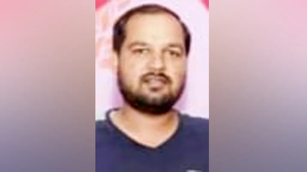 पीलीभीत: बाइक सांड से टकराई, युवक की अस्पताल में मौत