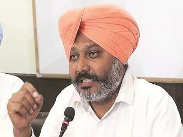 अमरिंदर सिंह न चलें प्रधानमंत्री नरेंद्र मोदी की नीति पर : आप