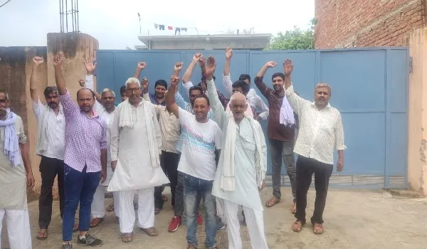 अमरोहा: भुगतान नहीं होने से दूध सप्लायरों ने पराग डेयरी में किया