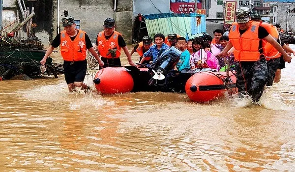 चीन में भारी बारिश के कारण मकान हुए क्षतिग्रस्त, 1.37 लाख से अधिक लोग प्रभावित