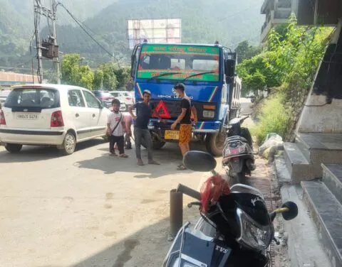 बागेश्वर: विक्षिप्त युवक ने खड़ा डंपर किया स्टार्ट, बड़ा हादसा टला