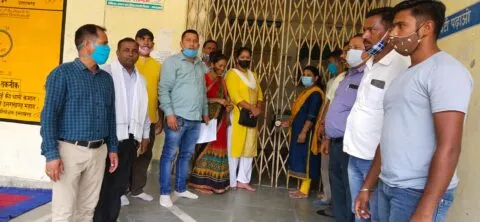 रामनगर: सरकार से नाराज ग्राम प्रधानों ने ब्लॉक कार्यालय में जड़ा ताला