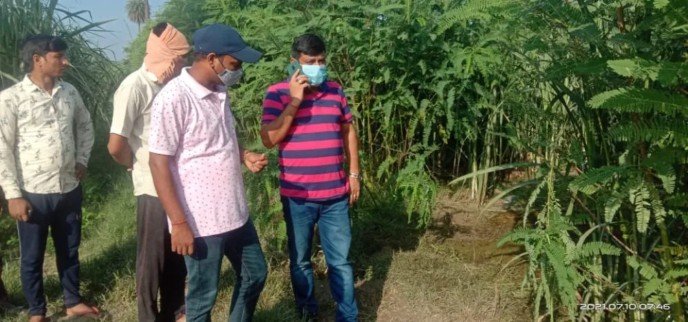 रामपुर : जंगल में पशु अवशेष मिलने पर पुलिस के खिलाफ प्रदर्शन