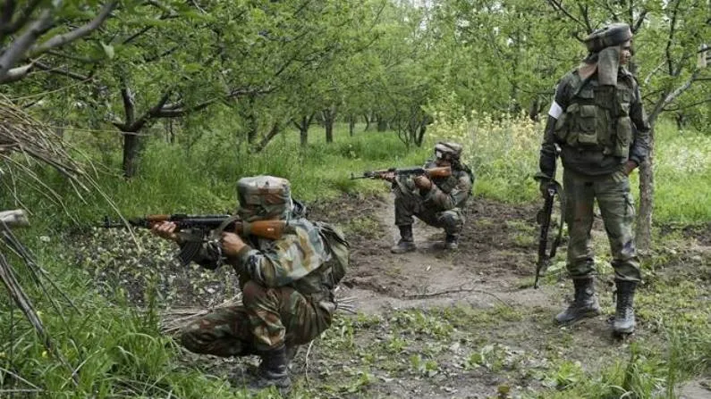 जम्मू-कश्मीर: सुरक्षाबलों और आतंकियों के बीच मुठभेड़, दो आतंकवादी ढेर