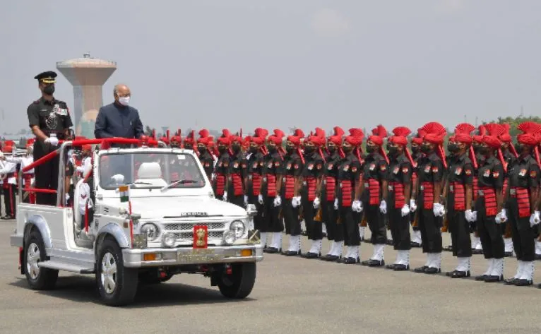 जम्मू-कश्मीर और लद्दाख के चार दिवसीय दौरे पर श्रीनगर पहुंचे राष्ट्रपति
