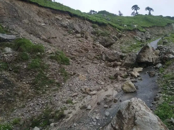 पिथौरागढ़: अब भी सीमांत के अनेक गांवों से संपर्क मार्ग कटा हुआ