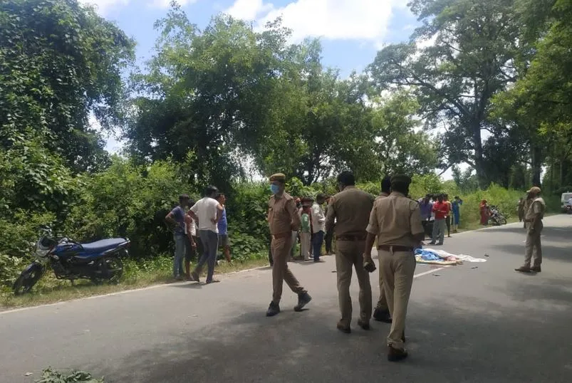 लखीमपुर खीरी: ट्रक ने बाइक में मारी टक्कर, गर्भवती की मौत