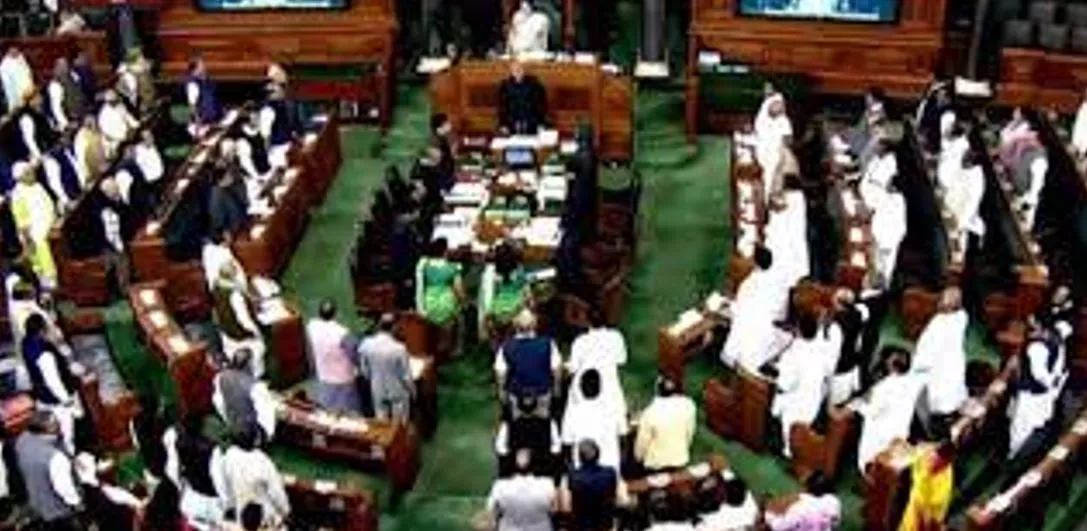 नौ बार के स्थगन के बाद भी नहीं बनीं बात, लोकसभा की कार्यवाही दिन भर के लिए स्थगित