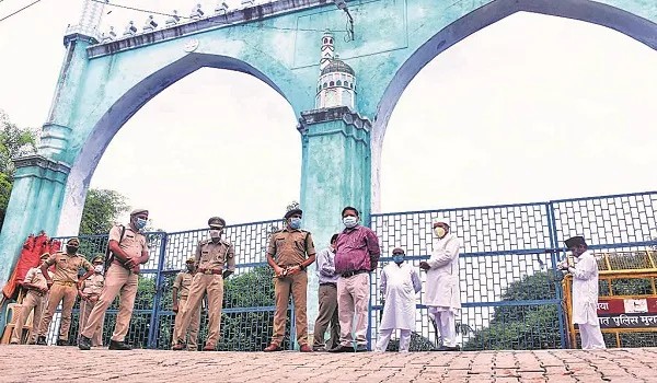 मुरादाबाद: शांतिपूर्ण ढंग से मनाया गया ईद-उल-अजहा का त्योहार, घरों में अदा की नमाज