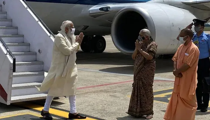 वाराणसी में PM Modi ने की योगी की तारीफ, बोले- UP में अब कानून का राज, सीएम कर रहे हैं कड़ी मेहनत