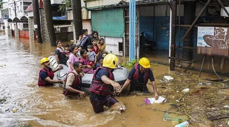 महाराष्ट्र में बाढ़ में 76 लोगों की मौत, 38 घायल, एनडीआरएफ ने बढ़ाई अपनी टीम की संख्या 