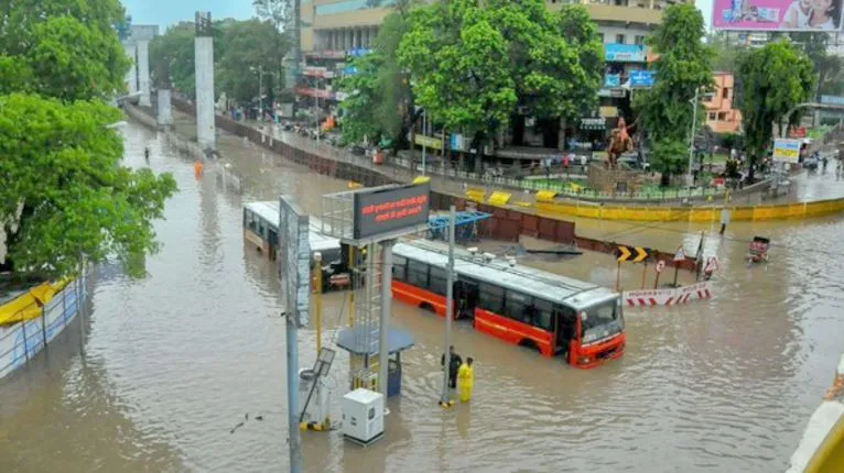 महाराष्ट्र: बाढ़ के बीच डिपो प्रबंधक ने ऐसे बचाए दैनिक राजस्व के नौ लाख रुपए