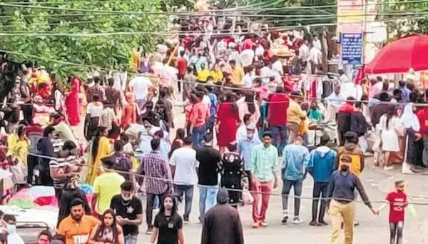 हल्द्वानी: नैनीताल में भीड़ चरम पर, लेकिन पर्यटक बेख़ौफ़
