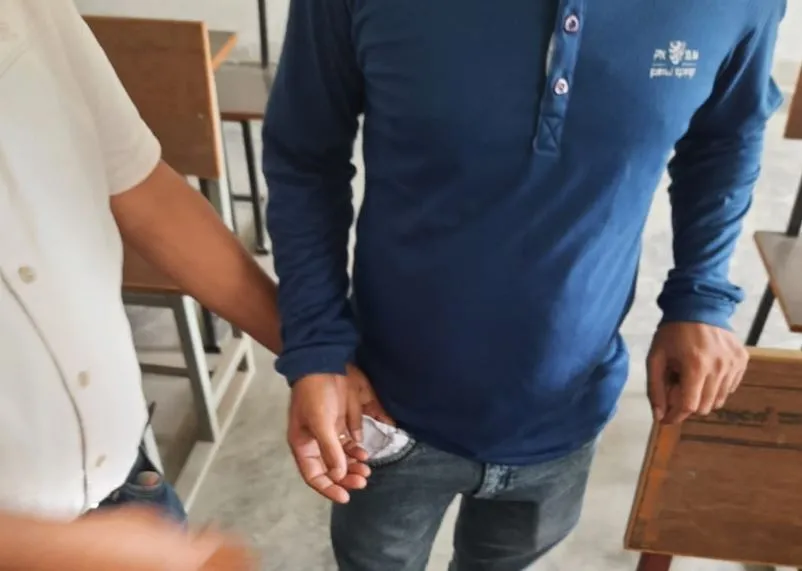 शाहजहांपुर: कॉलेज में हो रही थी सामूहिक नकल, छापा मार पकड़े 14 नकलची