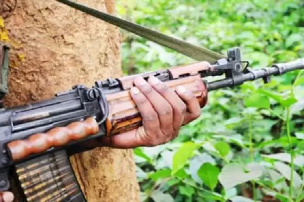 छत्तीसगढ़: पुलिस का नक्सलियों को मार गिराने का दावा, ग्रामीणों में विरोध के स्वर बुलंद, थाने का किया घेराव