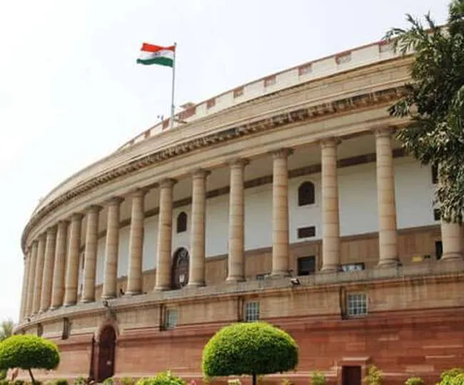 LokSabha: हंगामे के बीच बिना चर्चा दो विधेयक हुए पारित, इस तरह मिली मंजूरी