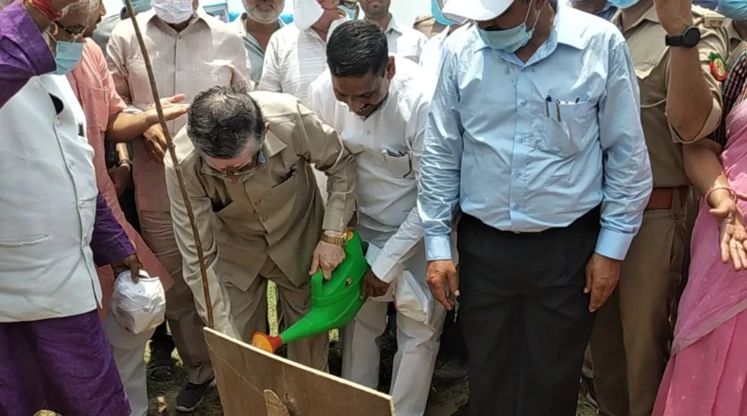 बरेली: केंद्रीय मंत्री समेत सांसद-विधायक ने किया पौधरोपण, वन महोत्सव के तहत एक दिन में लगाए जाएंगे 1.26 लाख पौधे