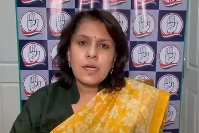 पेट्रोल के बाद रसोई गैस को लेकर कांग्रेस ने कसा तंज, कहा- सरकार ने घाव पर नमक छिड़कने का काम किया