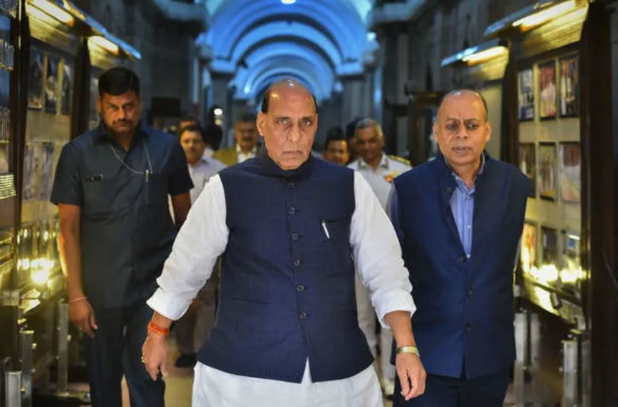 दुशांबे में एससीओ की बैठक में शामिल हुए राजनाथ, क्षेत्रीय सुरक्षा चुनौतियों पर हुई चर्चा
