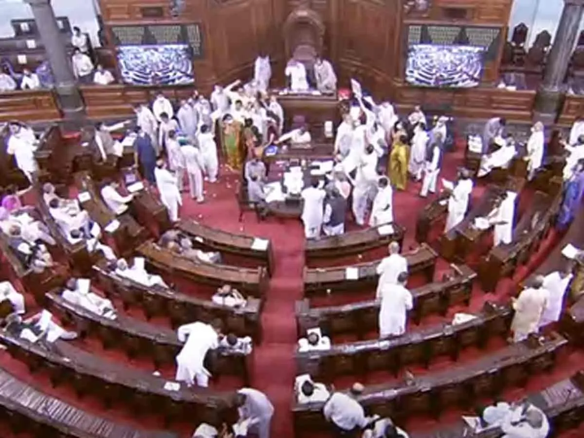 पेगासस विवाद: तृणमूल सदस्यों ने राज्यसभा में उछाले कागज के टुकड़े