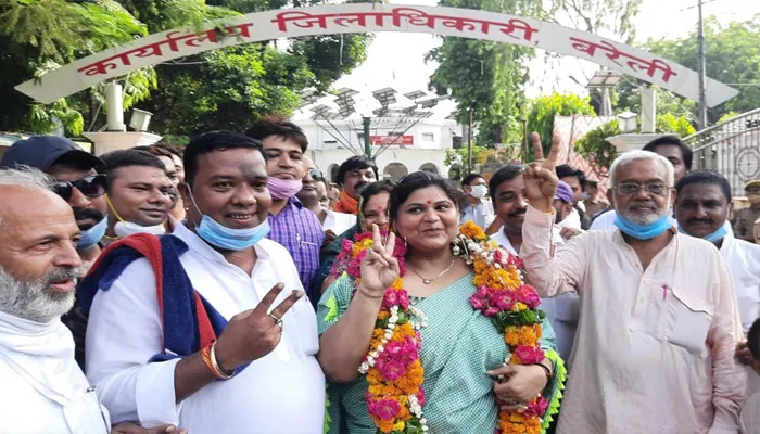 बरेली: जिला पंचायत अध्यक्ष चुनाव में भाजपा उम्मीदवार रश्मि पटेल ने मारी बाजी