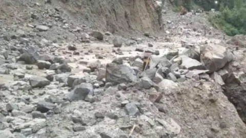 बागेश्वर: पहाड़ से अचानक गिरे बोल्डर की चपेट में आने से ग्रामीण की मौत