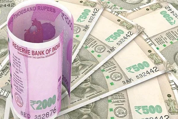 शुरुआती कारोबार में अमेरिकी डॉलर के मुकाबले रुपया 21 पैसे चढ़ा