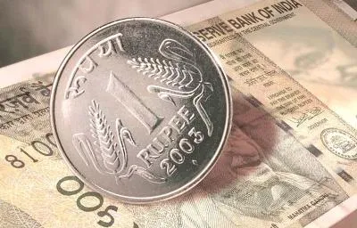 सात पैसे टूटा रुपया, 74.62 रुपए रही एक डॉलर की कीमत