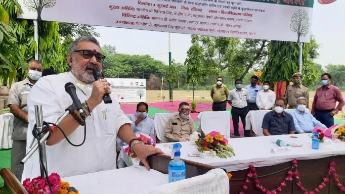बरेली: रुविवि में केंद्रीय मंत्री गिरिराज सिंह ने किया स्मृति उपवन का उद्घाटन
