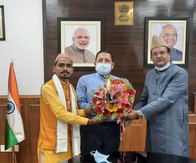 पीएम मोदी पर लिखी जा रही उर्दू में किताब, सहायक लेखक बिहार के साहेब रजा खान