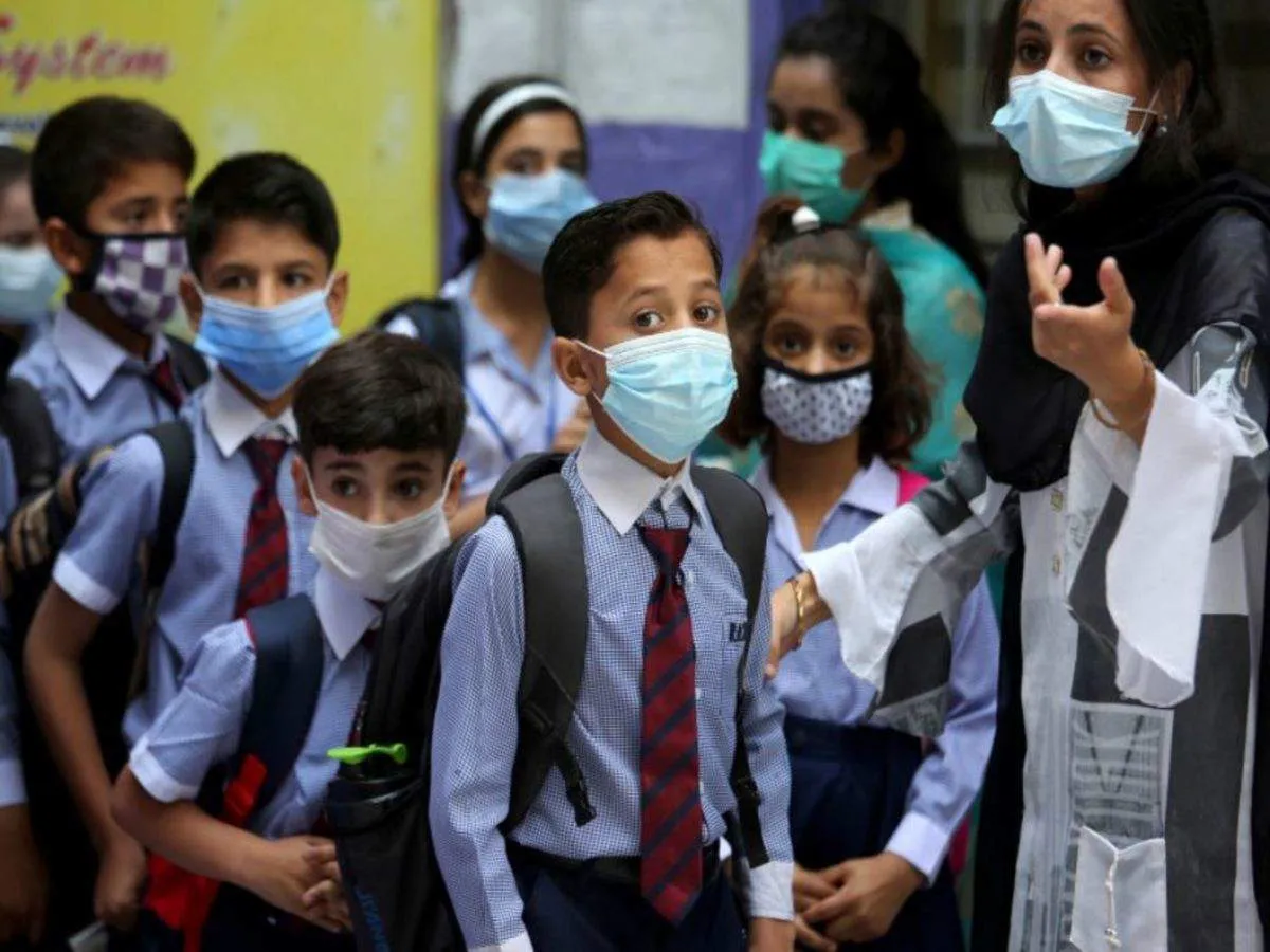 स्कूलों को वार्षिक शुल्क लेने की अनुमति संबंधी आदेश: दिल्ली HC ने लिखित दलील दाखिल करने को कहा