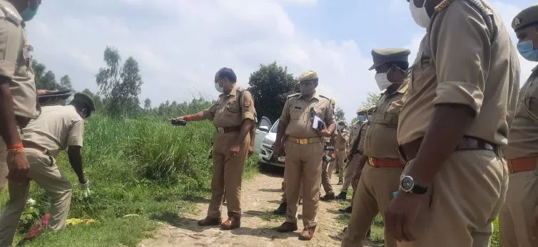 सीतापुर: युवक और युवती की गला रेत कर हत्या, नहीं हो सकी शिनाख्त