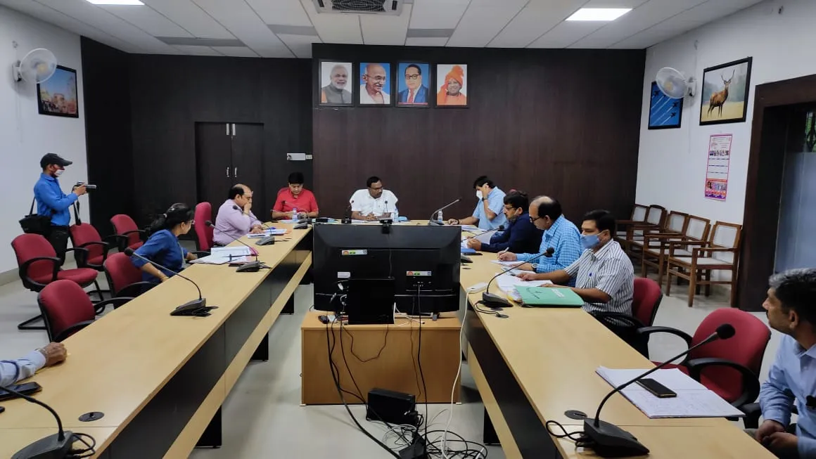 बरेली: स्मार्ट सिटी के कामों में देरी, ठेकेदारों पर शिकंजा