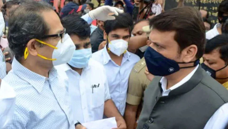 बाढ़ प्रभावित इलाके अचानक हो गई उद्धव और फडनवीस की मुलाकात, जानिए क्या कुछ हुआ फिर खास…