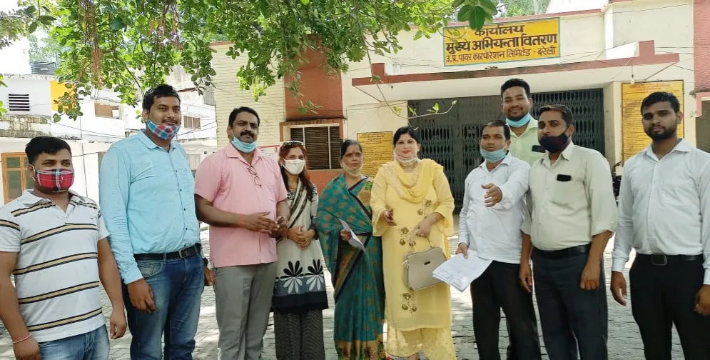 बरेली: बिजली के गलत बिलों पर व्यापारियों में उबाल, अभद्रता करते हैं कर्मचारी