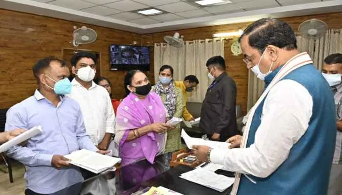 यूपी: डिप्टी सीएम केशव मौर्य ने की जनसुनवाई, अधिकारियों को दिए निर्देश