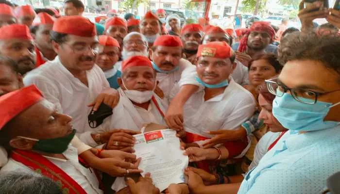 अमेठी: सपाइयों ने सरकार के खिलाफ भरी हुंकार, एसडीएम को दिया ज्ञापन