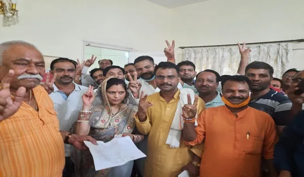 मुरादाबाद : ठाकुरद्वारा ब्लॉक प्रमुख की कुर्सी पर पूर्व सांसद सर्वेश समर्थित संजना सैनी की जीत