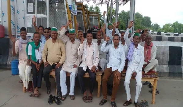 मुरादाबाद: 63वें दिन भी जारी रहा किसानों का धरना, ट्रैक्टर ट्रॉली लेकर गाजीपुर बॉर्डर जाएंगे किसान