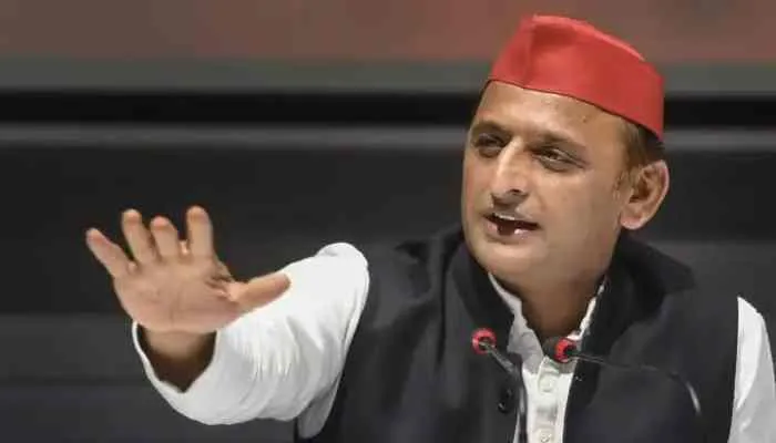 अखिलेश ने भाजपा को बताया संघ की कठपुतली, कहा- संघी बदहवाशी के शिकार हो चले हैं