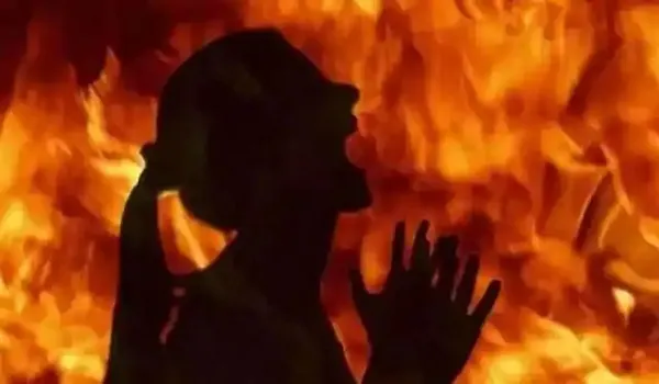संभल: पति से कहासुनी होने पर पत्नी ने आग लगाकर दी जान, कोहराम