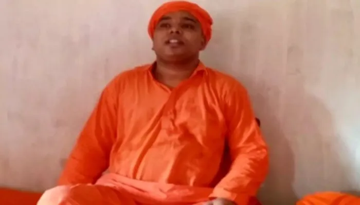 सीतापुर: महंत बजरंग दास ने जिला प्रशासन पर लगाया गंभीर आरोप, कहा- हो सकती है मेरी हत्या