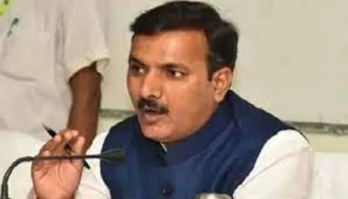 लखनऊ: बेसिक शिक्षा मंत्री ने तीन विद्यालयों का किया औचक निरीक्षण, दिए ये निर्देश