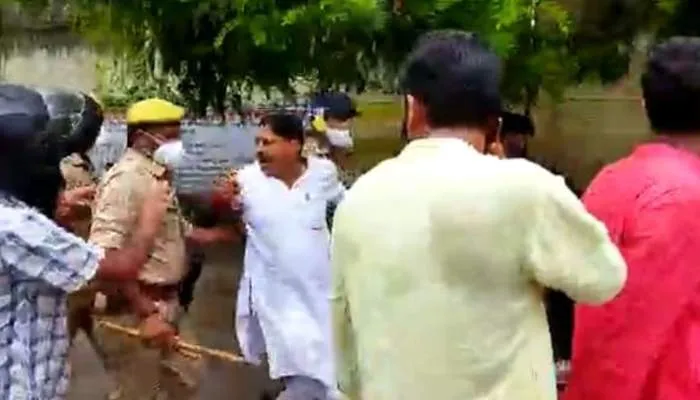 अयोध्या: मतदान के दौरान भिड़े सपा-भाजपा कार्यकर्ता, पुलिस ने लिया यह बड़ा एक्शन