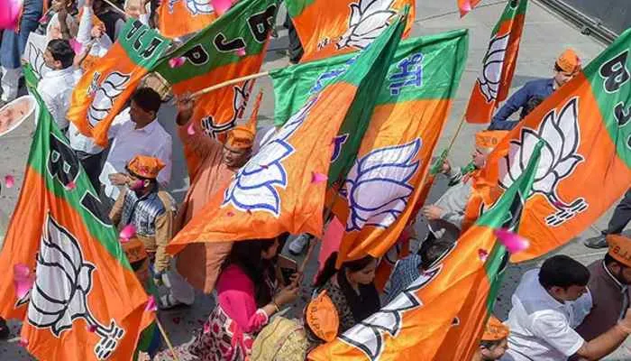 जिला पंचायत अध्यक्ष चुनाव: भाजपा का दबदबा, अखिलेश का हमला, सीएम ने दी बधाई